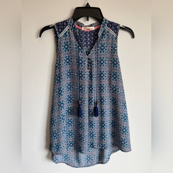 Top - Picture 2 of 2